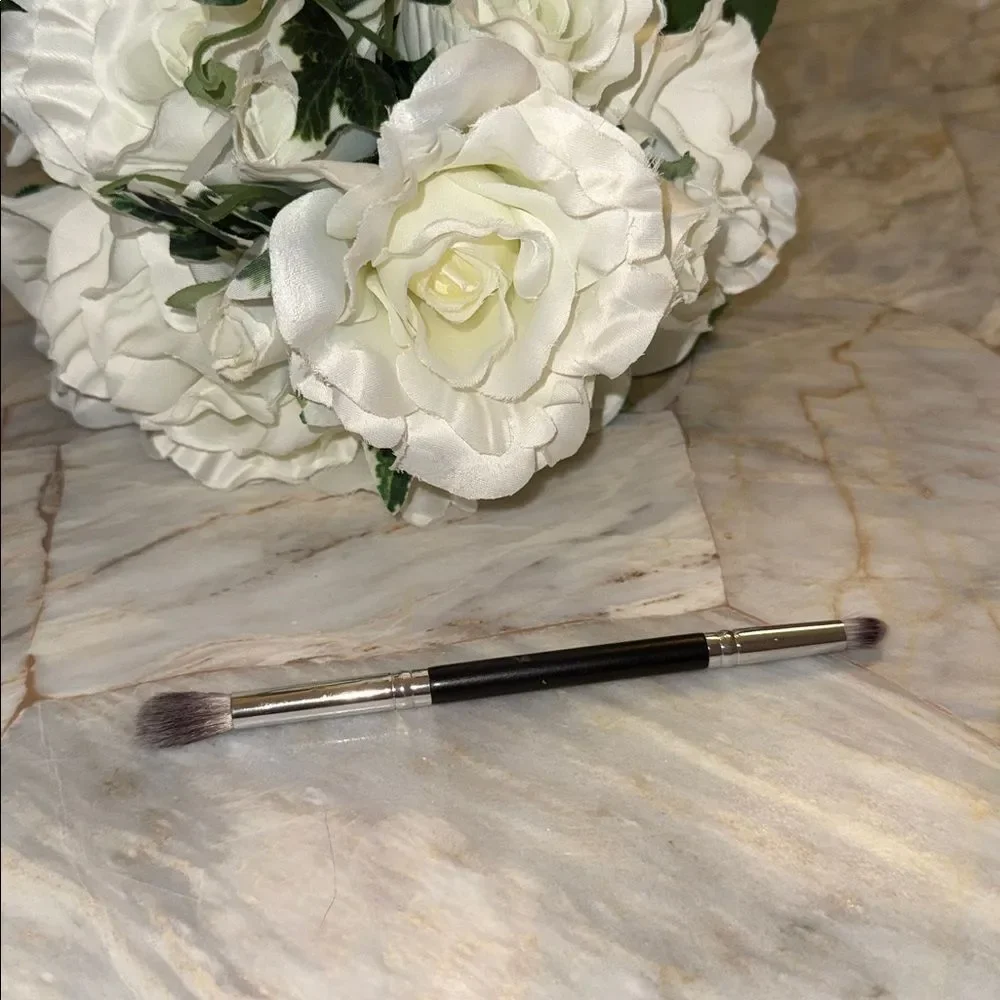 Dual-Ended Makeup Brush - Black